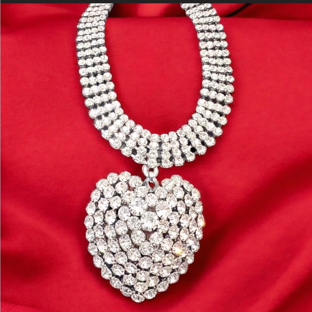 Beautiful crystal heart necklace